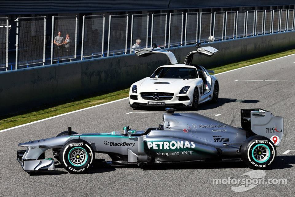 Una foto della Mercedes W04, una delle potenziali contendenti al titolo mondiale di Formula 1