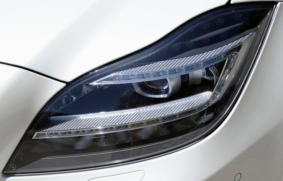 Il proiettore anteriore della nuova CLS Shooting Brake AMG