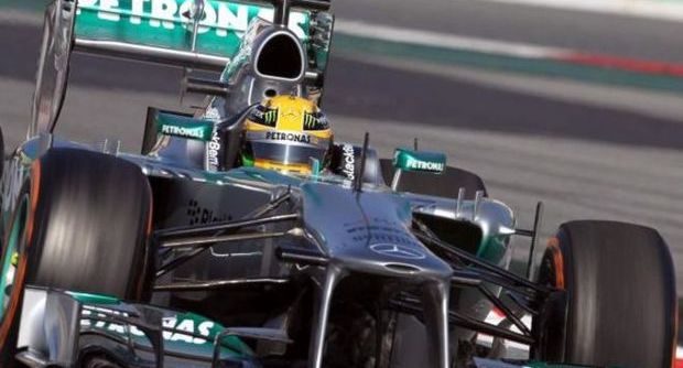 Il pilota britannico Lewis Hamilton ha conquistato la pole position