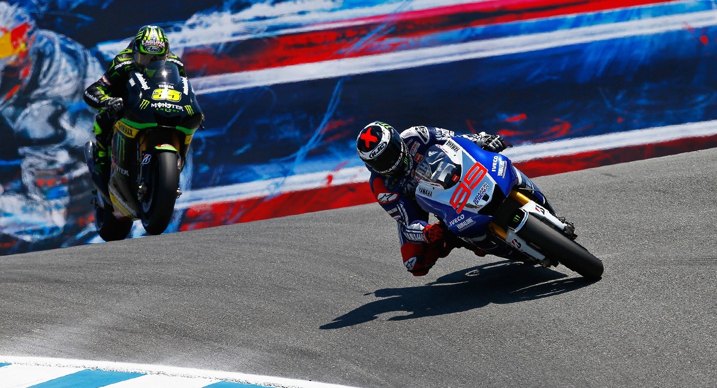 Una Yamaha ufficiale e una clienti Team Tech3