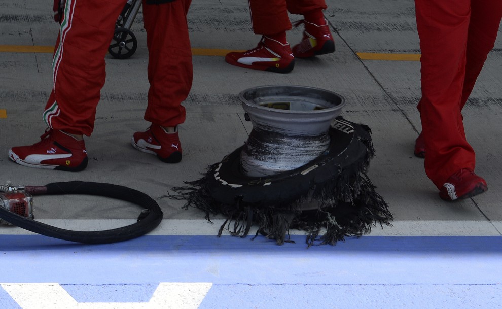 Il pneumatico distrutto di Felipe Massa