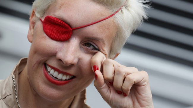 La pilota Maria de Villota qualche qualche mese dopo l'incidente