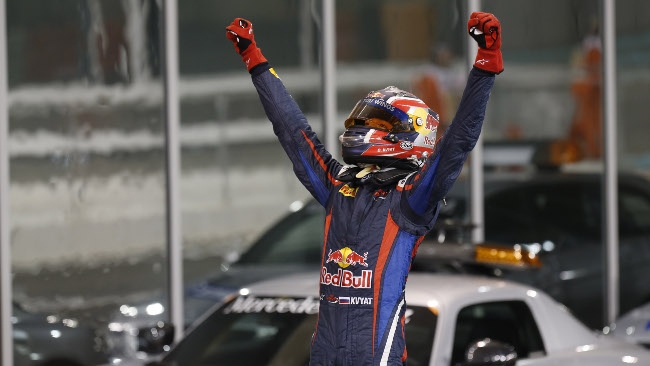 Daniil Kvyat esulta a fine gara