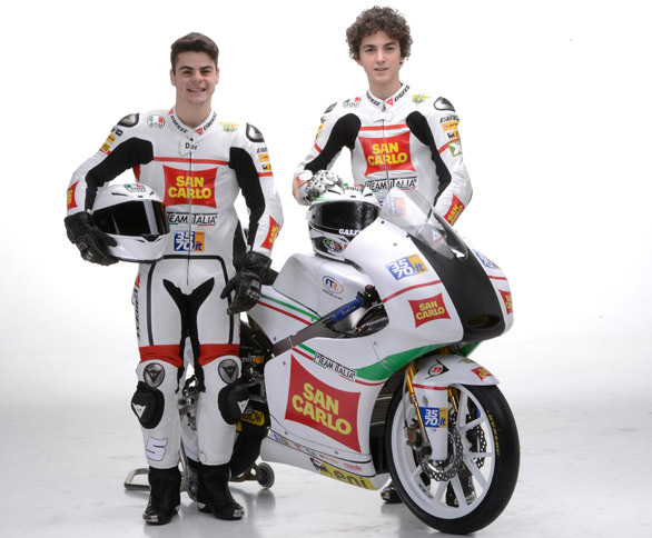 Fenati (a sinistra) e Bagnaia saranno compagni di squadra anche il prossimo anno