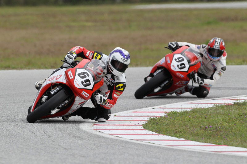Yates e May durante alcuni test con le nuove Buell EBR