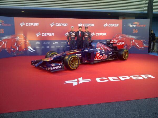 La presentazione della Toro Rosso SRT9