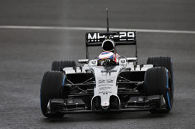 Jenson Button al volante della sua MP4-29