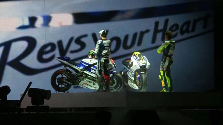 Lorenzo e Rossi davanti alle nuova Yamaha M1