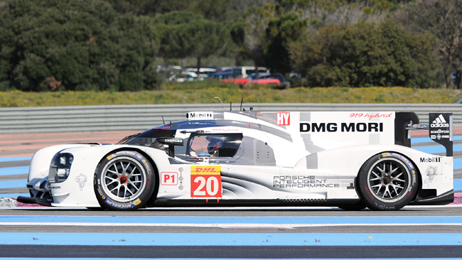 La Porsche 919 Hybrid #20 guidata dall'equipaggio Bernhard-Webber-Hartley