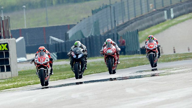 Il quartetto di testa di gara 2 della categoria Superbike