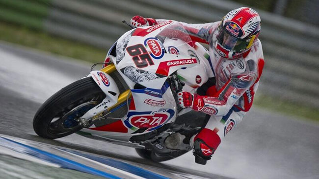 Rea ha vinto Gara 2 con una pista letteralmente allagata