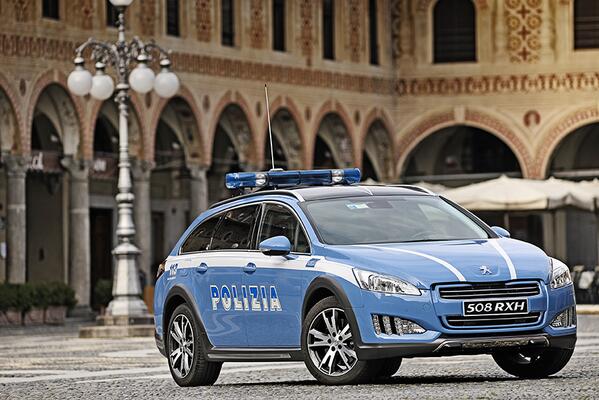 La Pugeot 508 RXH della Polizia di Stato