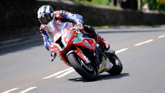 Michael Dunlop in sella alla sua BMW 1000 RR