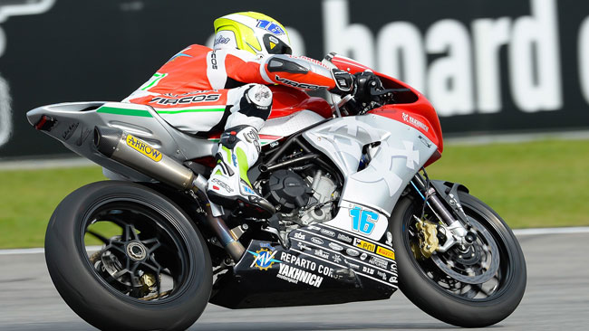 Il pilota francese Cluzel in sella alla MV Agusta F3 675