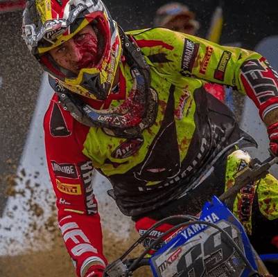 Jeremy Van Horebeek sanguinante durante la prima manche