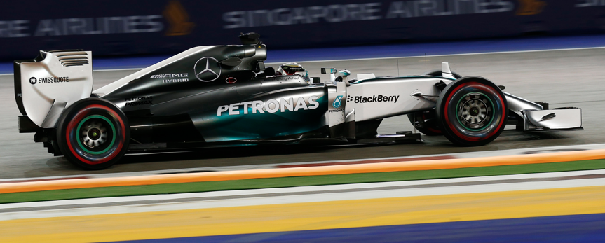 Hamilton ha strappato la pole al compagno di squadra per appena sette millesimi