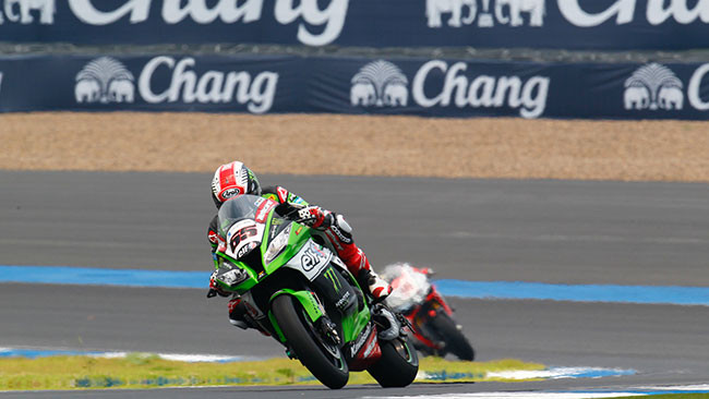 Jonathan Rea in sella alla sua Kawasaki Ninja ZX-10R