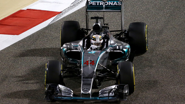 Hamilton al volante della sua Mercedes W06 Hybrid