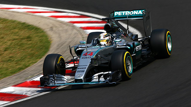 Hamilton alla guida della sua Mercedes W06 Hybrid