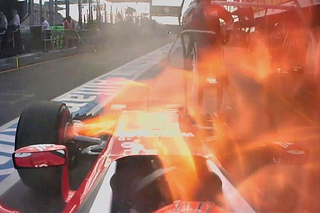 Il principio d'incendio sulla vettura di Raikkonen ripreso dall'on board camera