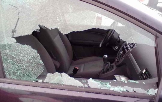 bassano-vandali-auto-danneggiata-tuttosuimotori.it
