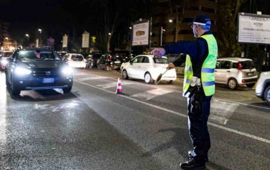 multe-notte-polizia-stradale-tuttosuimotori.it