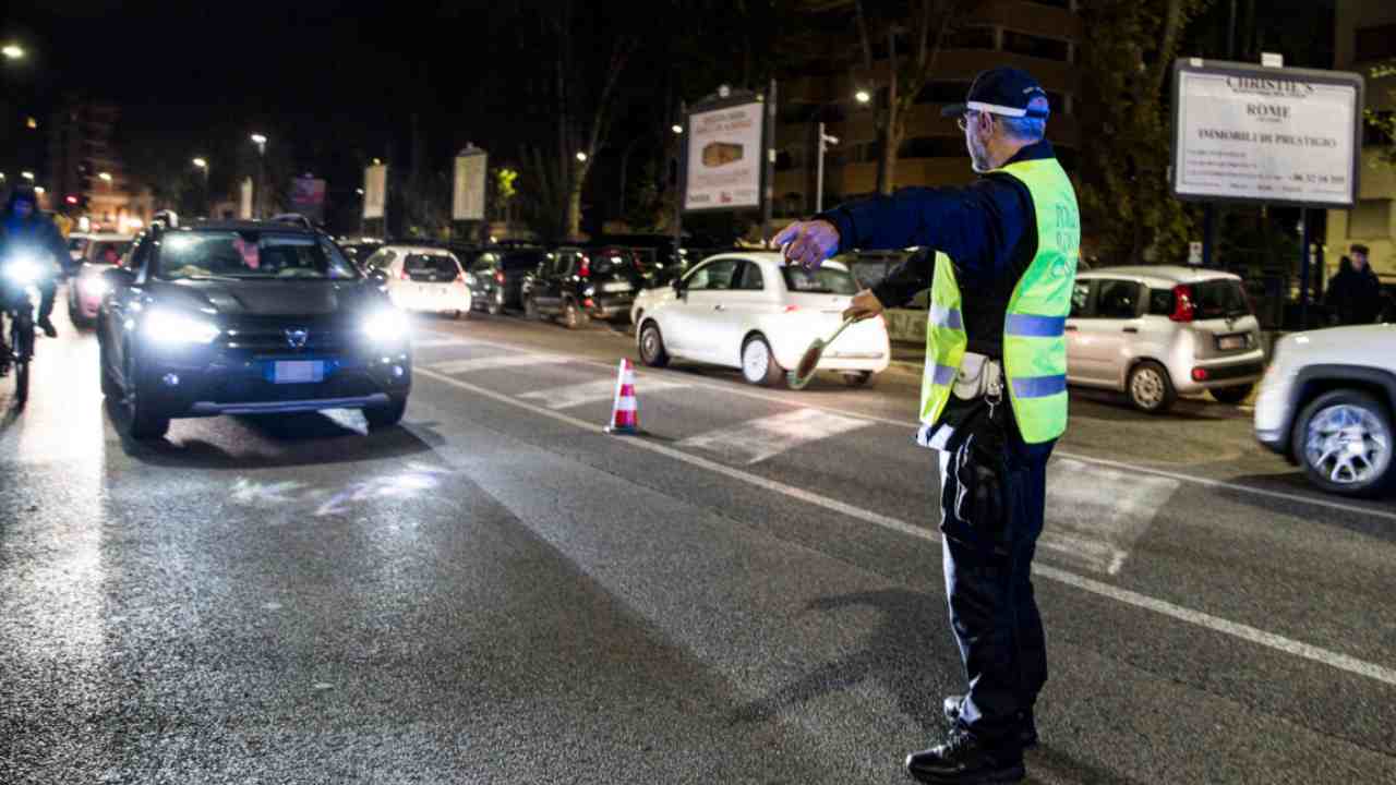 multe-notte-polizia-stradale-tuttosuimotori.it