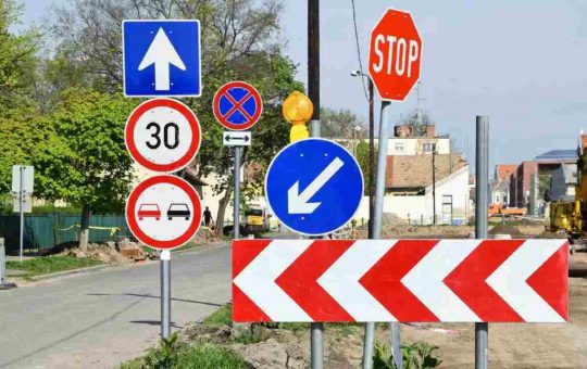 segnali-stradali-in-conflitto-tuttosuimotori.it