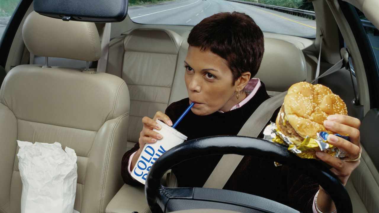 Mangiare in automobile - tuttosuimotori.it