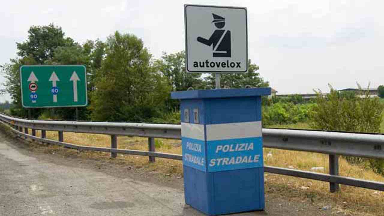 autovelox-blu-rilevamento-targhe-tuttosuimotori.it