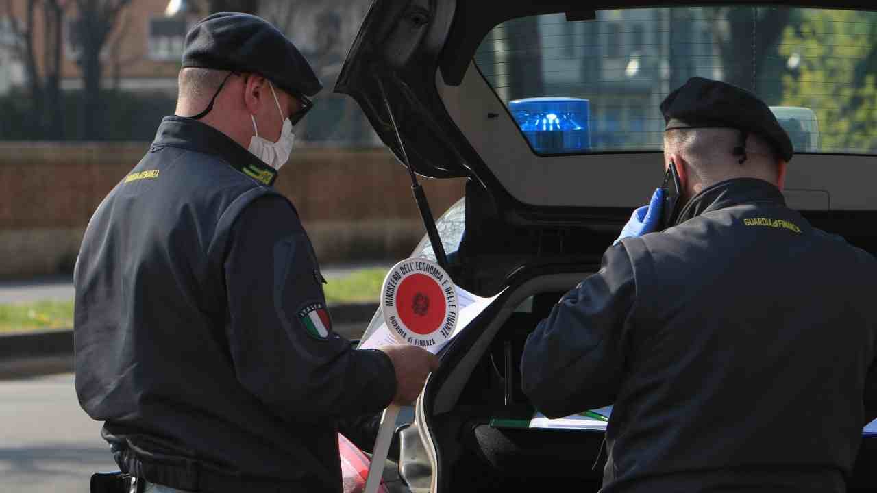 controlli-posto-di-blocco-assicurazione-falsa-tuttosuimotori.it