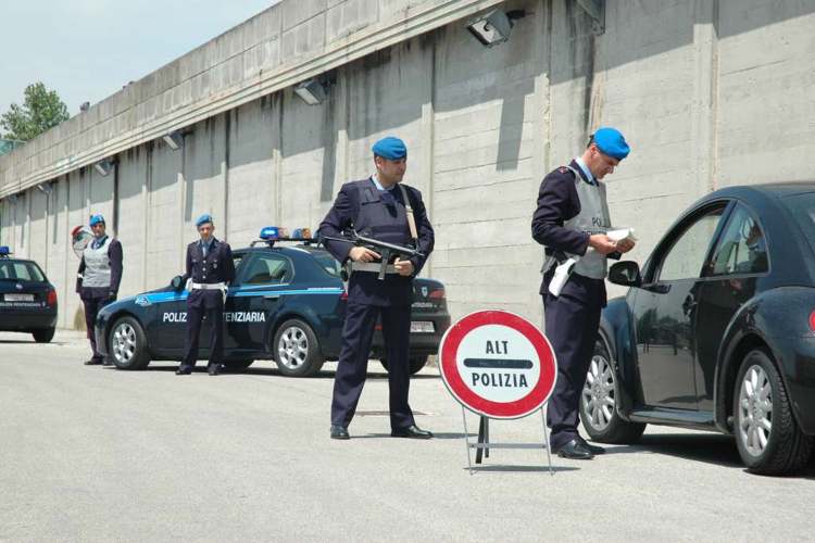 fermo-polizia-stradale-tuttosuimotori.it