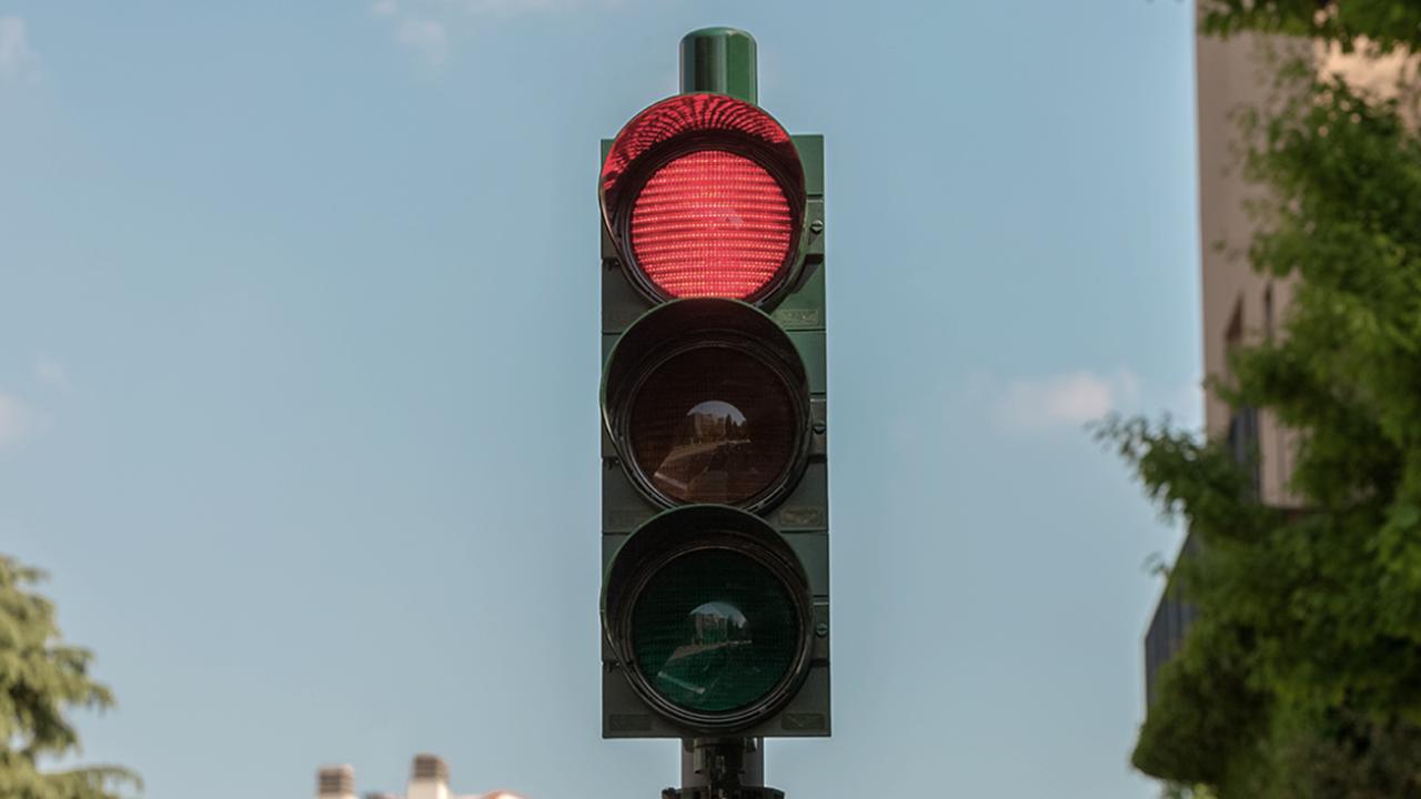 infrazione-semaforo-rosso-tuttosuimotori.it