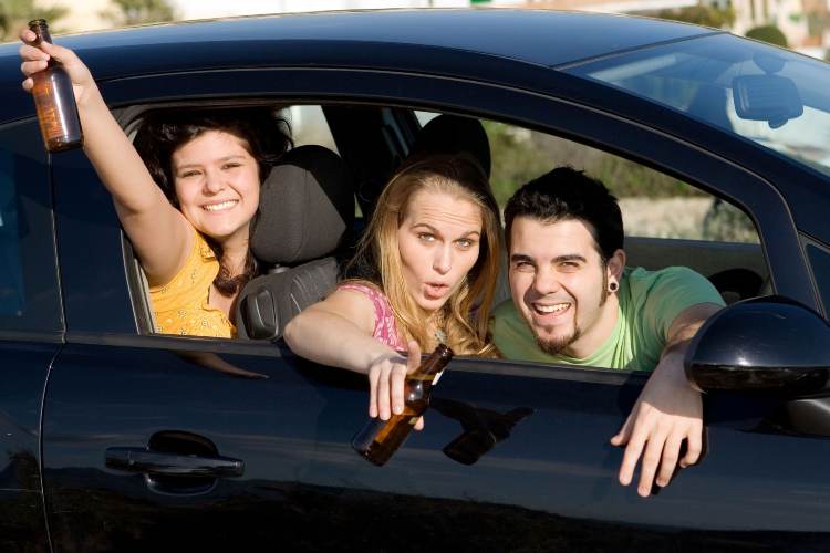 passeggero in auto sanzionato - tuttosuimotori.it