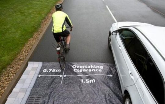 distanza-sorpasso-biciclette-tuttosuimotori.it