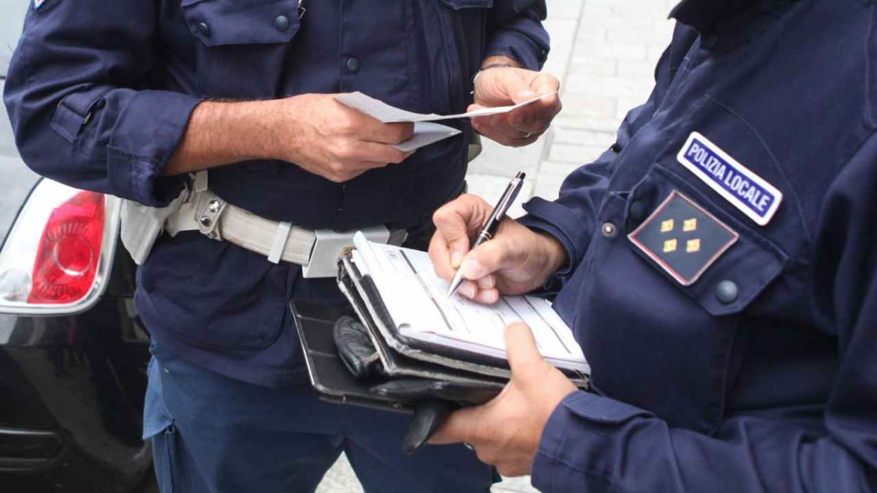 multa-elevata-polizia-locale-tuttosuimotori.it