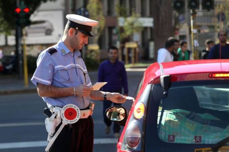 multa-violazione-segnaletica-verticale-tuttosuimotori.it