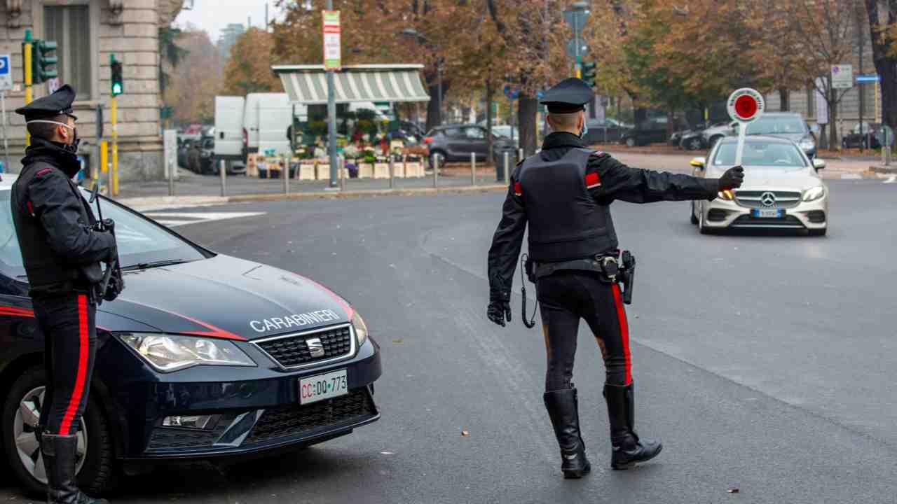 posto-di-blocco-multa-pneumatici-usurato-tuttosuimotori.it