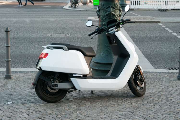 scooter-lasciato-in-strada-tuttosuimotori.it