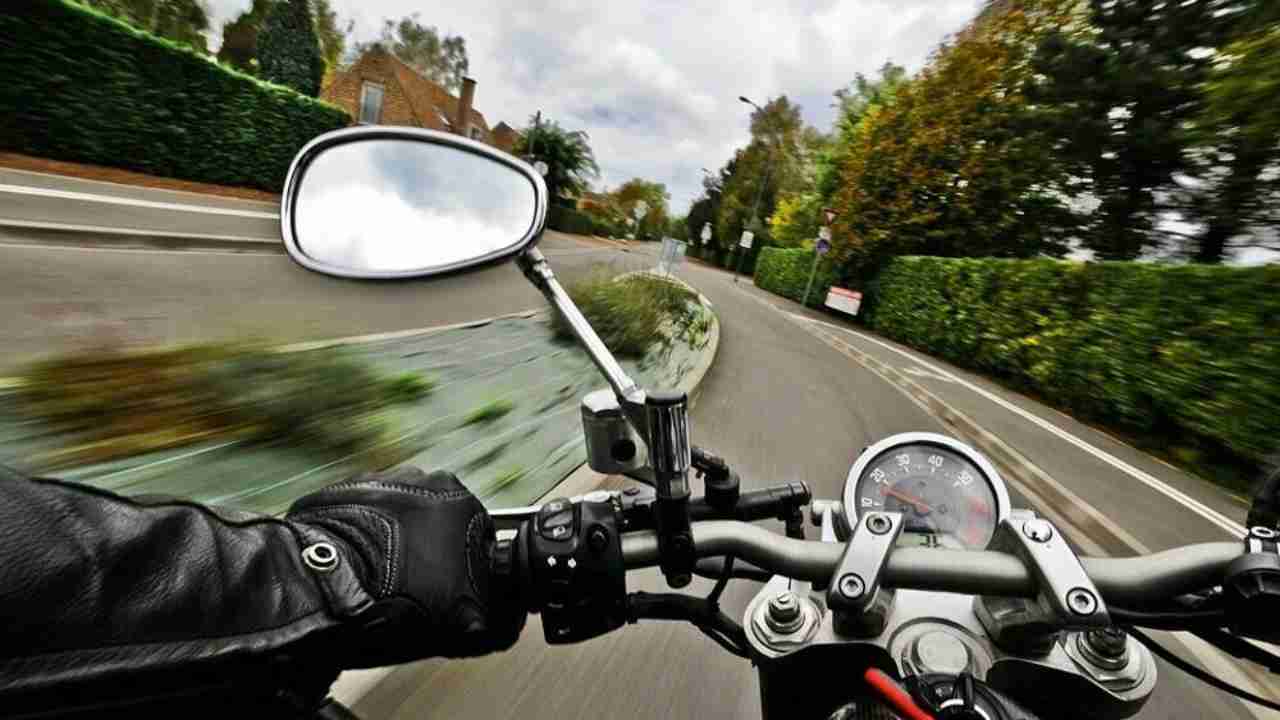 motocicletta-specchietto-omologato-CE-tuttosuimotori.it