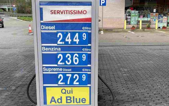 Carburanti alle stelle, colpa del mercato o anche speculazione_