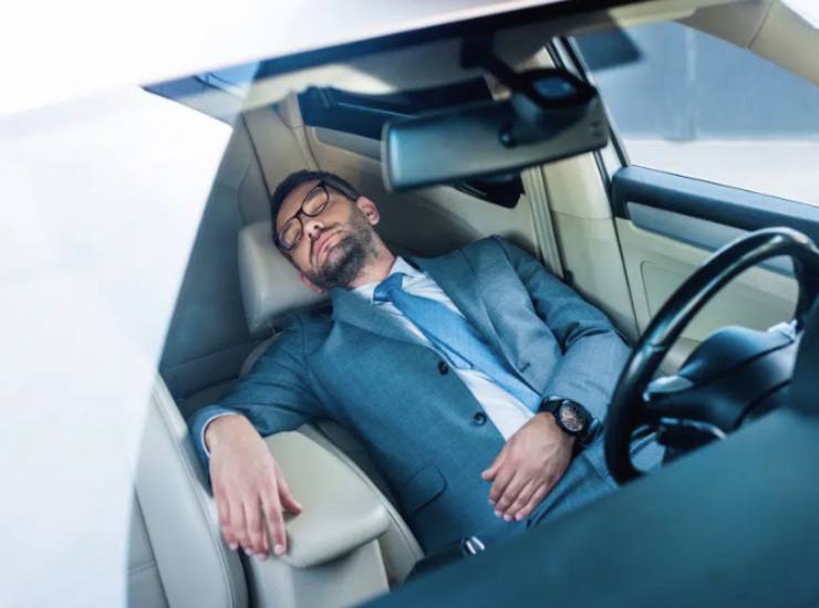Cibi troppo pesanti possono causare sonnolenza alla guida, attenzione!