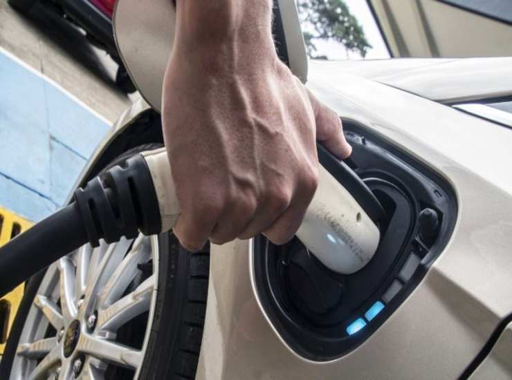 Esenzione per 5 anni dal bollo per chi acquista un'auto elettrica