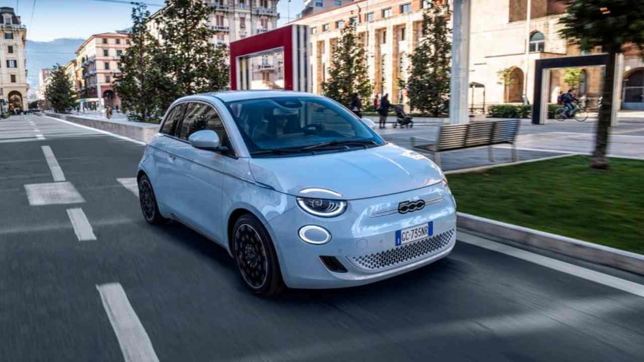 Fiat 500 elettrica, presunto problema alla batteria al litio