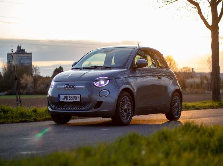 Richiamo un lotto di produzione della Fiat 500e