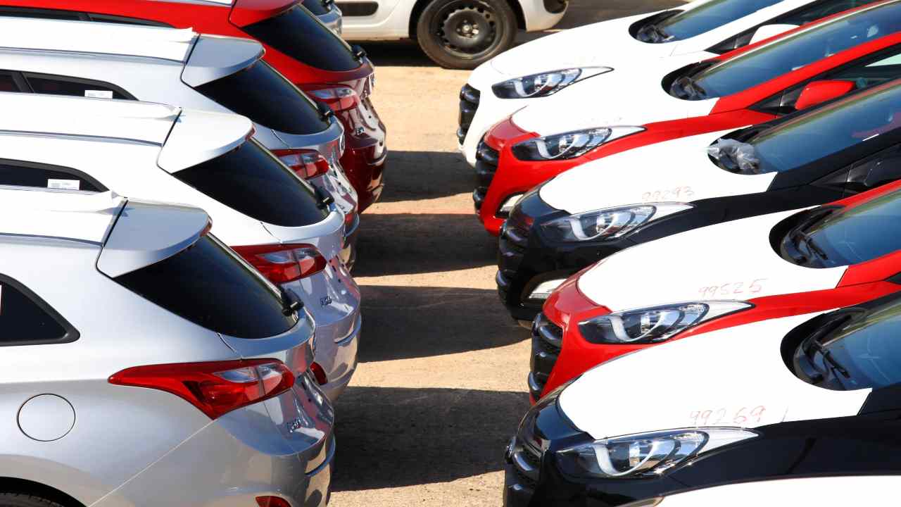 Il mercato delle auto nuove, prezzi elevati e in costante aumento
