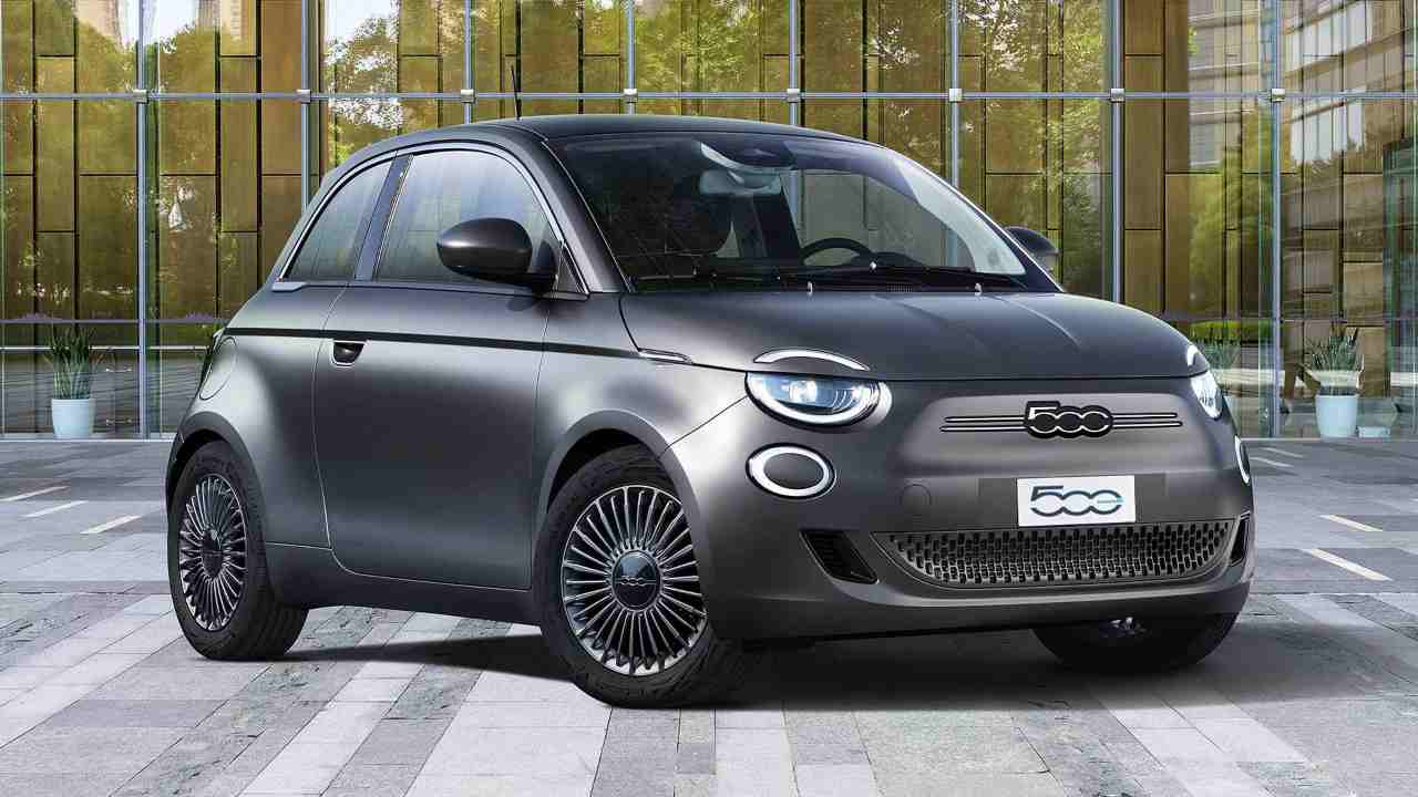 La bellezza della nuova Fiat 500 elettrica