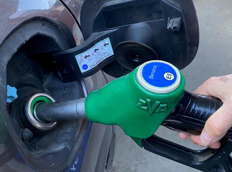 Prezzi della benzina modalità self-service a ribasso