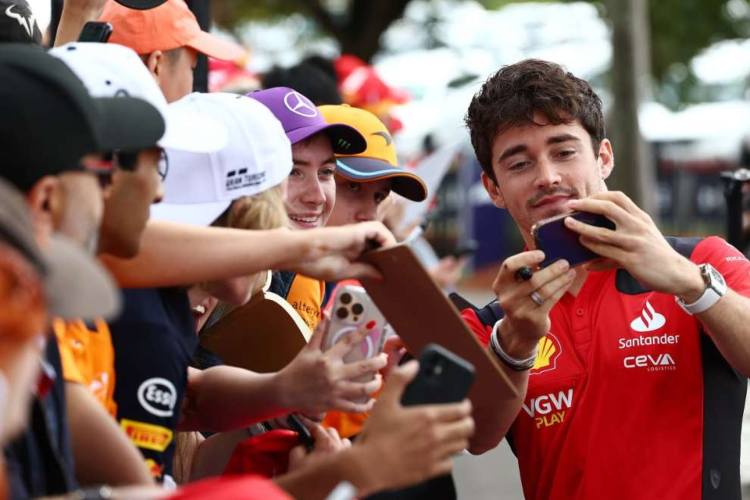 leclerc-stalking-tifosi-monaco-tuttosuimotori.it