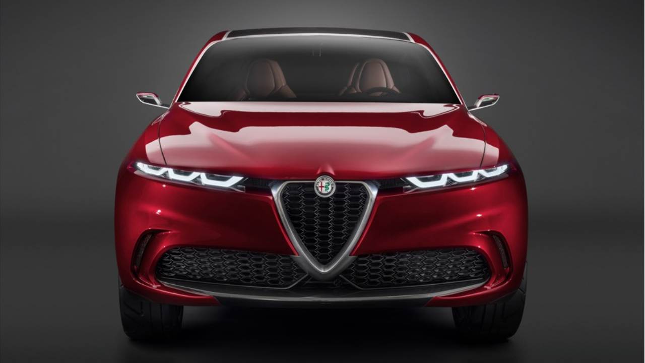 nuovo-suv-compatto-elettrico-alfa-romeo-tuttosuimotori.it